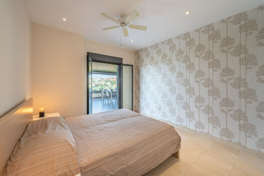 2 Bed Ground Floor Apartment for sale in Benahavis, Costa del Sol