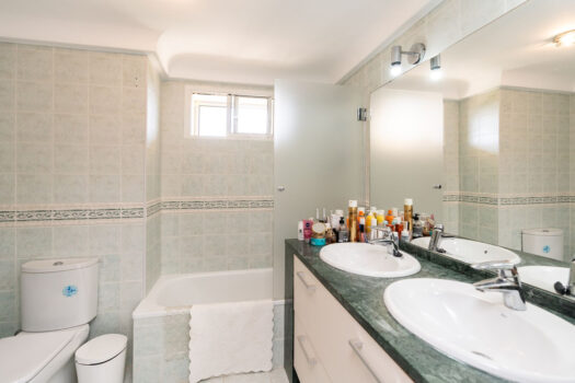 3 Bed Penthouse Apartment for sale in Atalaya, Costa del Sol