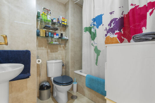 4 Bed Middle Floor Apartment for sale in Fuengirola, Costa del Sol