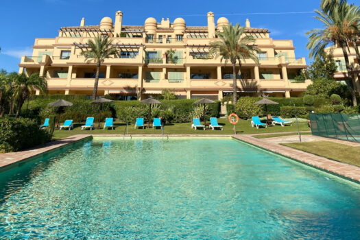 2 Bed Middle Floor Apartment for sale in Los Flamingos, Costa del Sol