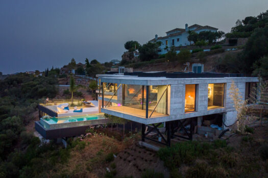 5 Bed Detached Villa for sale in Benahavis, Costa del Sol