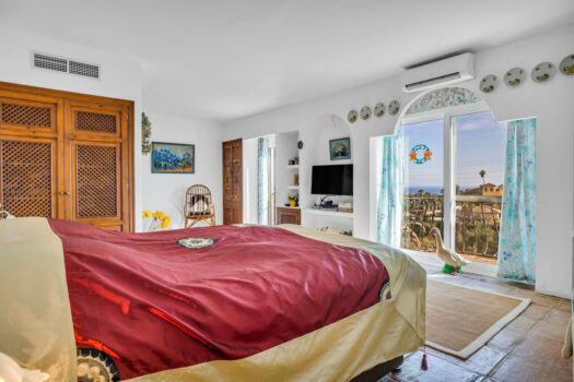 5 Bed Detached Villa for sale in Selwo, Costa del Sol