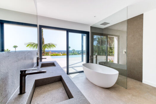 4 Bed Detached Villa for sale in Elviria, Costa del Sol