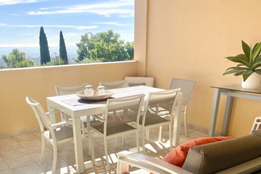 2 Bed Middle Floor Apartment for sale in Los Flamingos, Costa del Sol