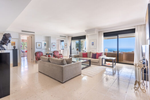 3 Bed Penthouse Apartment for sale in Altos de los Monteros, Costa del Sol