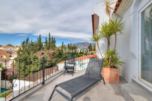 2 Bed Terraced Townhouse for sale in El Coto, Costa del Sol