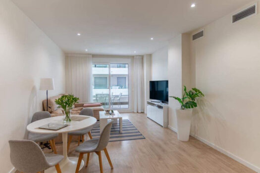 2 Bed Middle Floor Apartment for sale in Nueva Andalucia, Costa del Sol