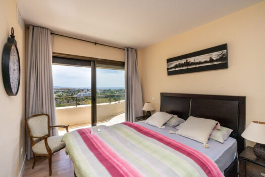 3 Bed Penthouse Apartment for sale in Atalaya, Costa del Sol