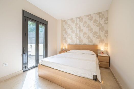 2 Bed Ground Floor Apartment for sale in Benahavis, Costa del Sol