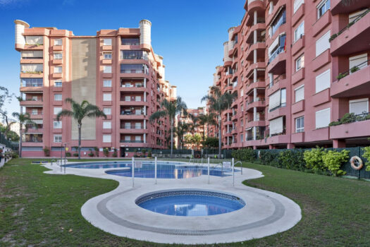 4 Bed Middle Floor Apartment for sale in Fuengirola, Costa del Sol
