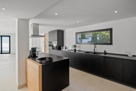 4 Bed Detached Villa for sale in Fuengirola, Costa del Sol