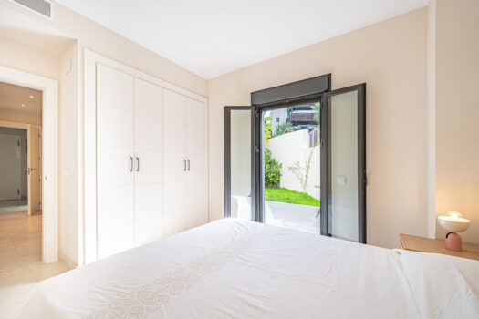 2 Bed Ground Floor Apartment for sale in Benahavis, Costa del Sol