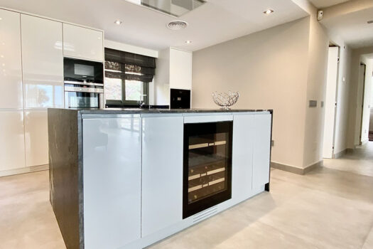 4 Bed Ground Floor Apartment for sale in Los Flamingos, Costa del Sol