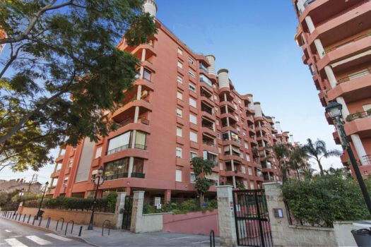 4 Bed Middle Floor Apartment for sale in Fuengirola, Costa del Sol