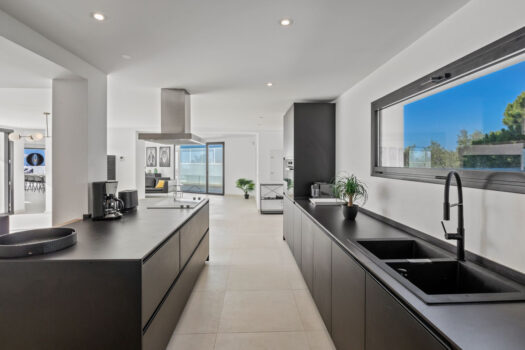 4 Bed Detached Villa for sale in Fuengirola, Costa del Sol