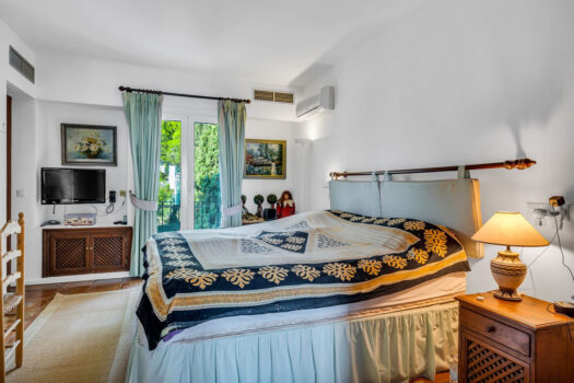 5 Bed Detached Villa for sale in Selwo, Costa del Sol