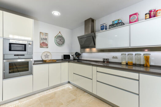 4 Bed Terraced Townhouse for sale in Benahavis, Costa del Sol