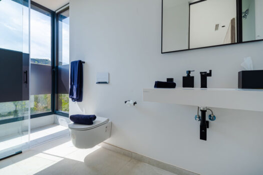 5 Bed Detached Villa for sale in Benahavis, Costa del Sol