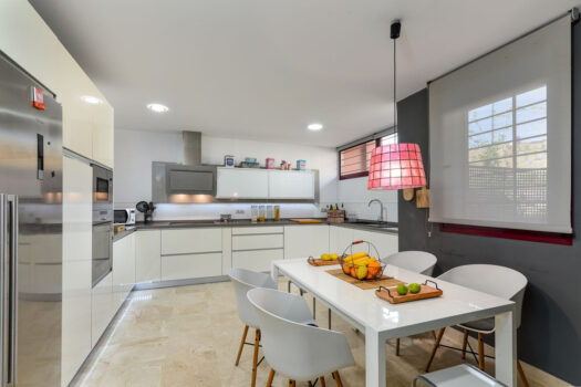 4 Bed Terraced Townhouse for sale in Benahavis, Costa del Sol