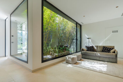 5 Bed Detached Villa for sale in Benahavis, Costa del Sol