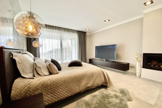 4 Bed Ground Floor Apartment for sale in Los Flamingos, Costa del Sol