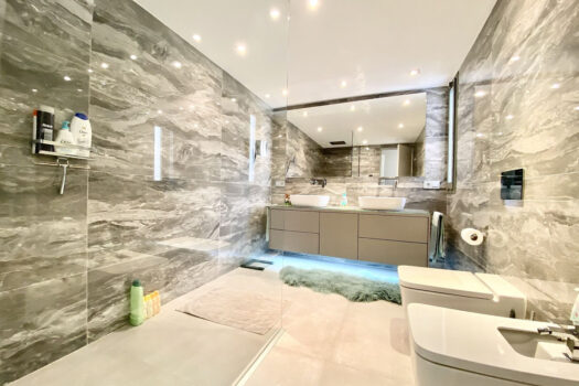 4 Bed Ground Floor Apartment for sale in Los Flamingos, Costa del Sol