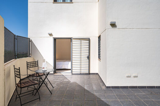 2 Bed Ground Floor Apartment for sale in Benahavis, Costa del Sol