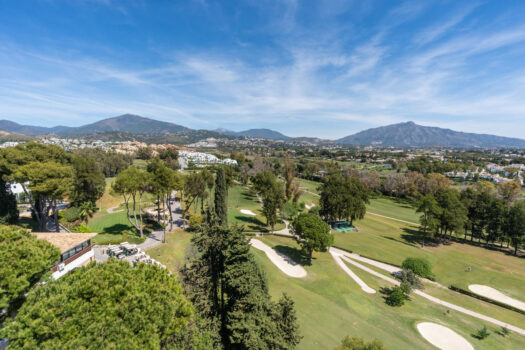 3 Bed Penthouse Apartment for sale in Atalaya, Costa del Sol