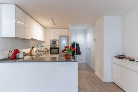 2 Bed Middle Floor Apartment for sale in Nueva Andalucia, Costa del Sol