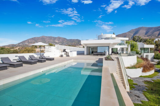 4 Bed Detached Villa for sale in Fuengirola, Costa del Sol