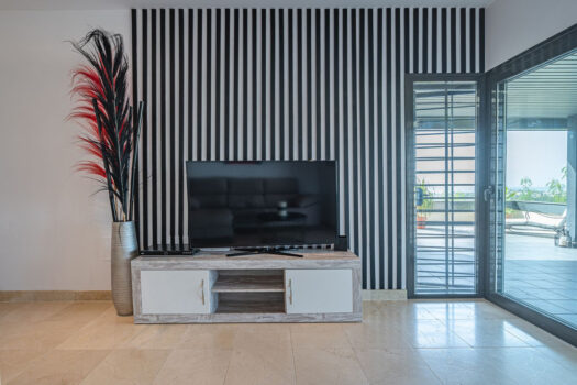 2 Bed Ground Floor Apartment for sale in Benahavis, Costa del Sol