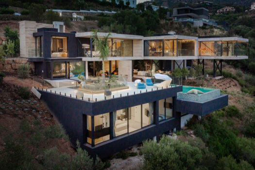 5 Bed Detached Villa for sale in Benahavis, Costa del Sol