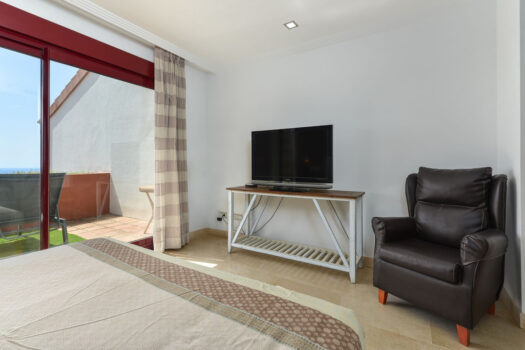 4 Bed Terraced Townhouse for sale in Benahavis, Costa del Sol