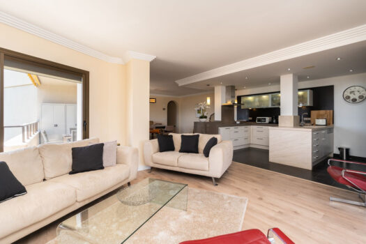 3 Bed Penthouse Apartment for sale in Atalaya, Costa del Sol