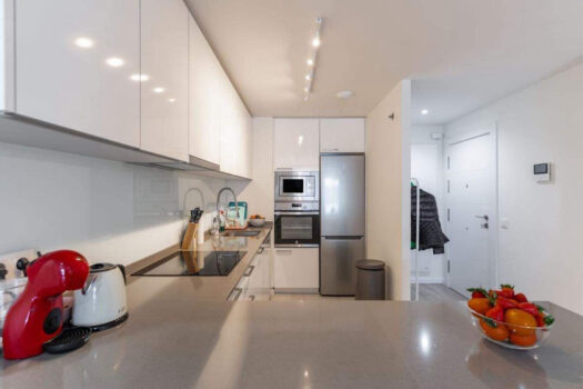 2 Bed Middle Floor Apartment for sale in Nueva Andalucia, Costa del Sol