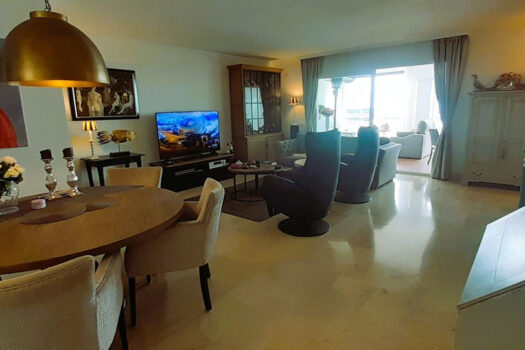 2 Bed Middle Floor Apartment for sale in Calahonda, Costa del Sol