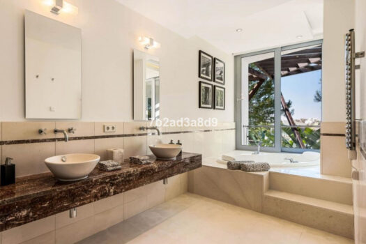 3 Bed Detached Villa for sale in The Golden Mile, Costa del Sol