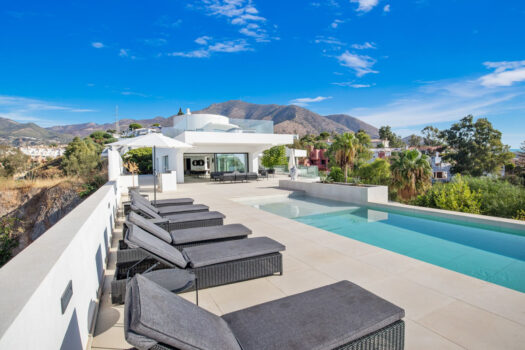 4 Bed Detached Villa for sale in Fuengirola, Costa del Sol