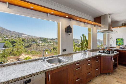 5 Bed Detached Villa for sale in Torremuelle, Costa del Sol