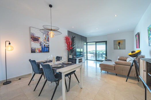 2 Bed Ground Floor Apartment for sale in Benahavis, Costa del Sol