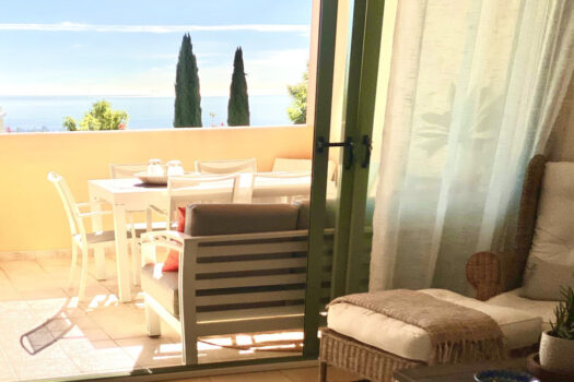 2 Bed Middle Floor Apartment for sale in Los Flamingos, Costa del Sol