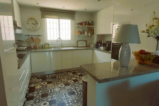 2 Bed Middle Floor Apartment for sale in Calahonda, Costa del Sol