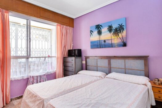 Discover this charming apartment in the sought-after area of Punta Prima!