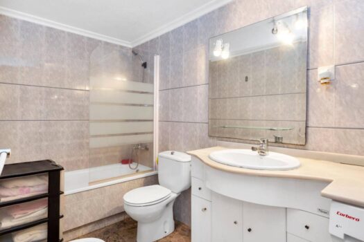 Discover this charming apartment in the sought-after area of Punta Prima!