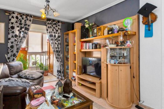 Coastal Tranquility: Top Floor Bungalow in Aguas Nuevas, Torrevieja.