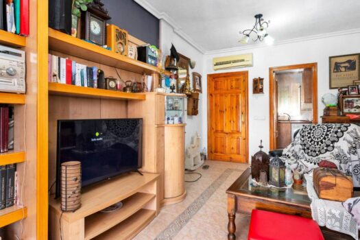 Coastal Tranquility: Top Floor Bungalow in Aguas Nuevas, Torrevieja.