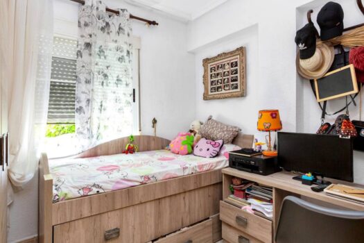 Coastal Tranquility: Top Floor Bungalow in Aguas Nuevas, Torrevieja.