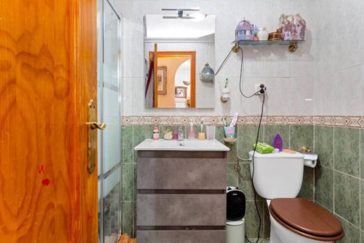 Coastal Tranquility: Top Floor Bungalow in Aguas Nuevas, Torrevieja.