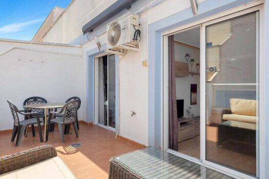Fantastic penthouse, with a 25 m2 terrace, garage, storage room and pool!