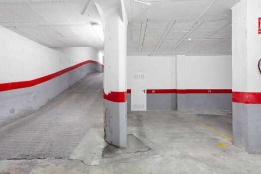 Fantastic penthouse, with a 25 m2 terrace, garage, storage room and pool!